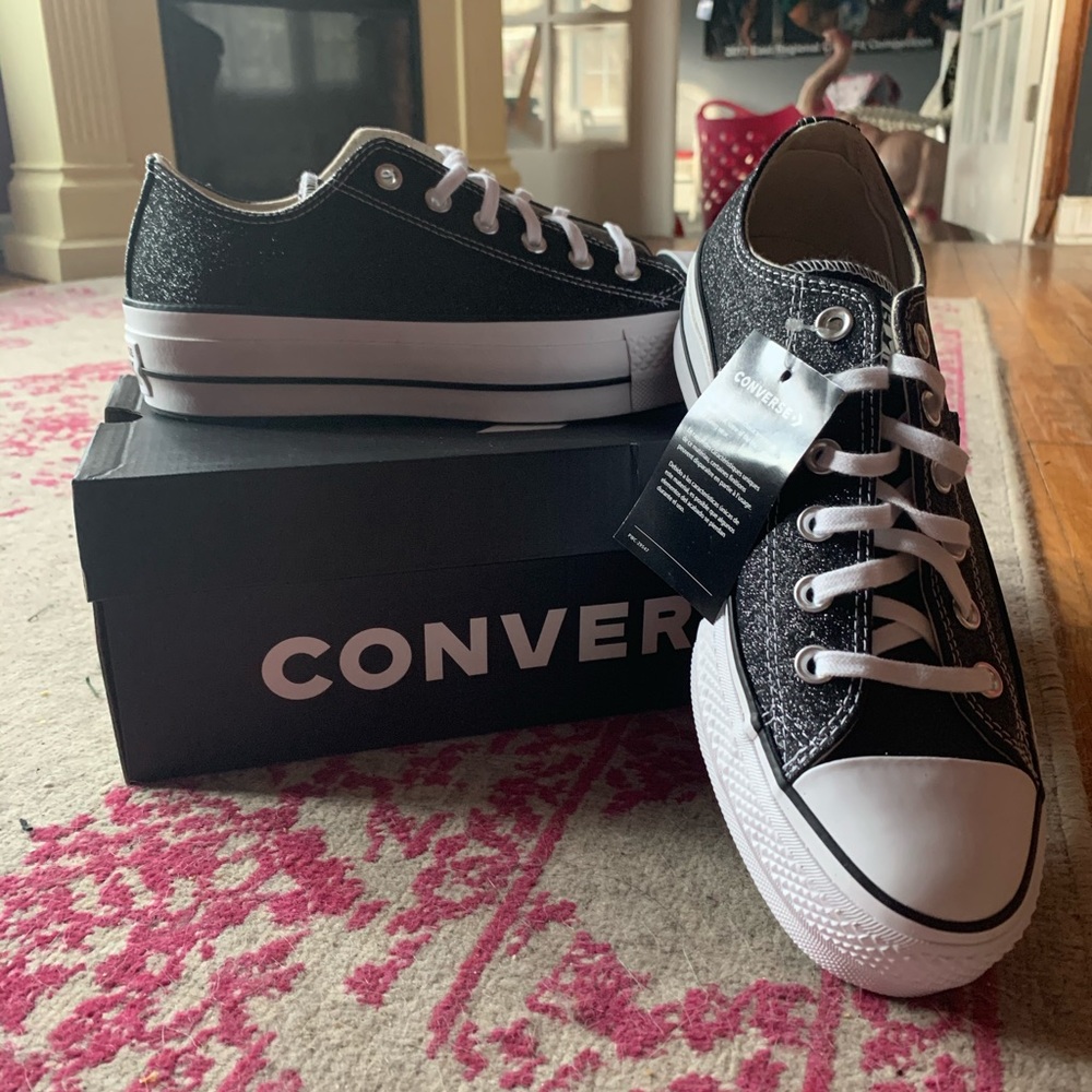 Ladies All Star Converse Platform sneakers